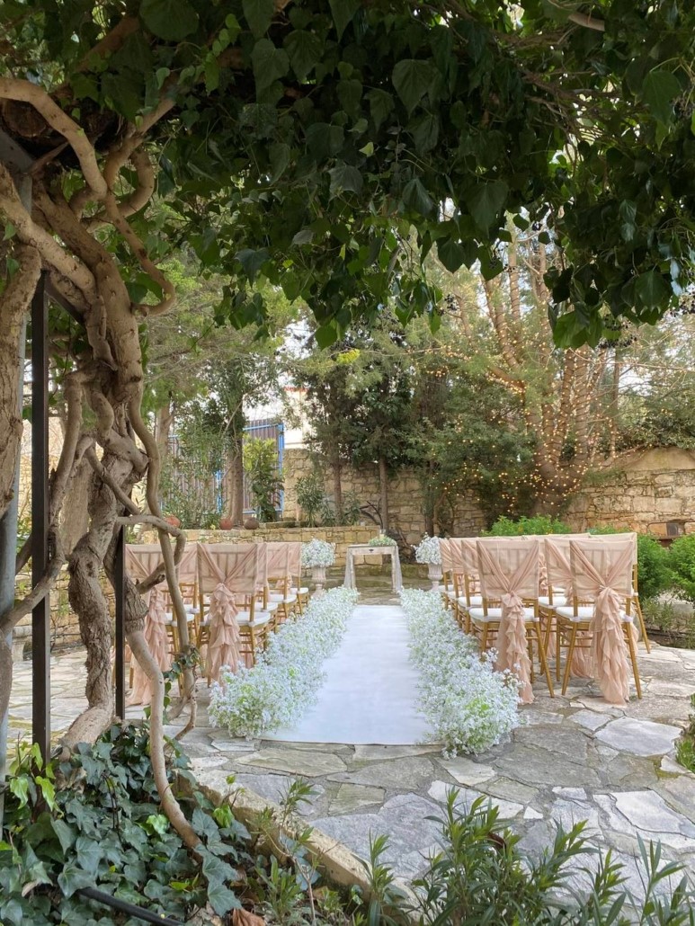 Book your wedding day in Cecilia's Courtyard